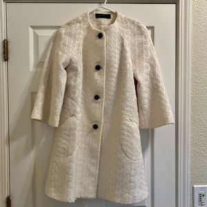 Beautiful Vintage Looking White Jacket 🤍
